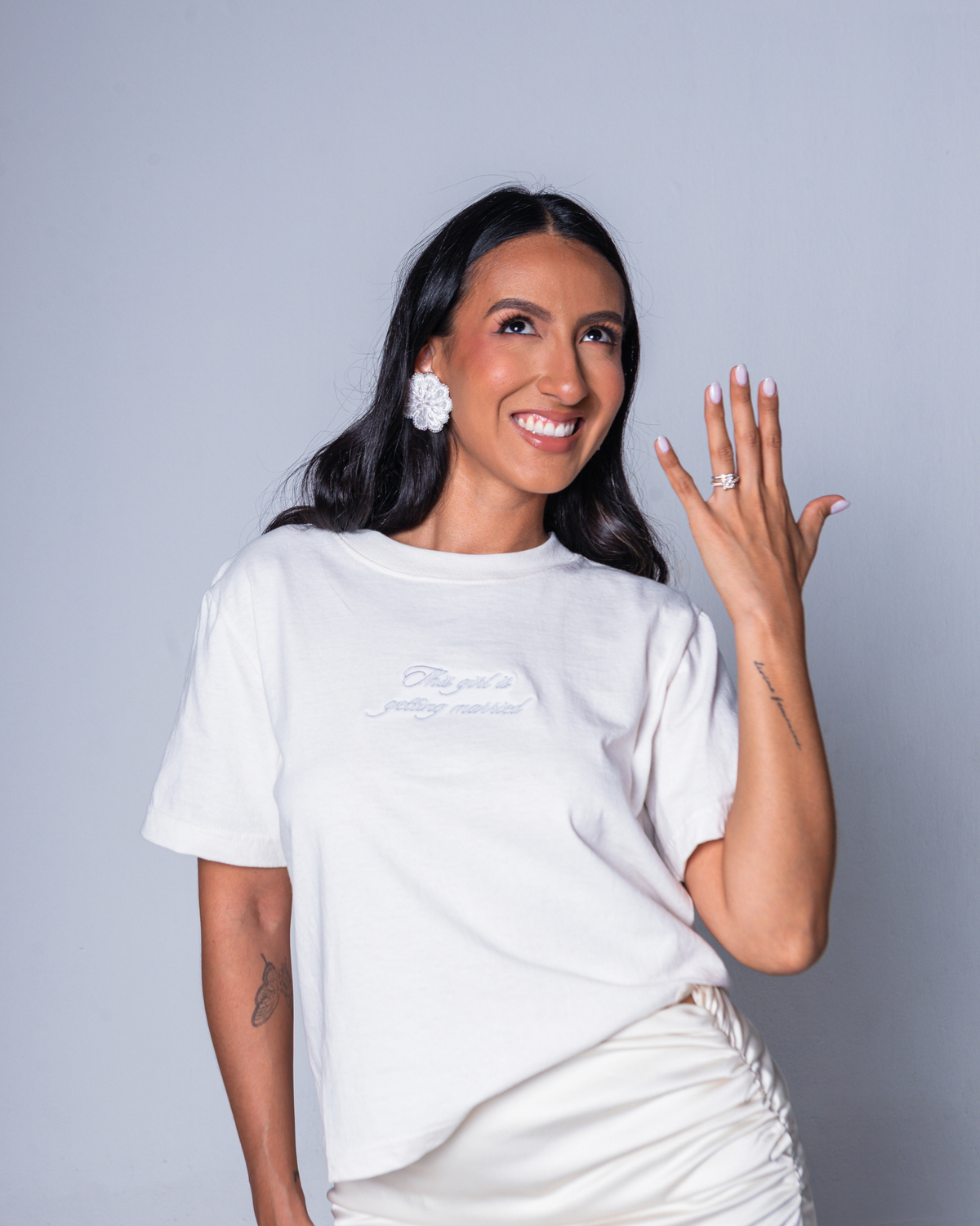 Camisa Bordada "This girl is getting married" 